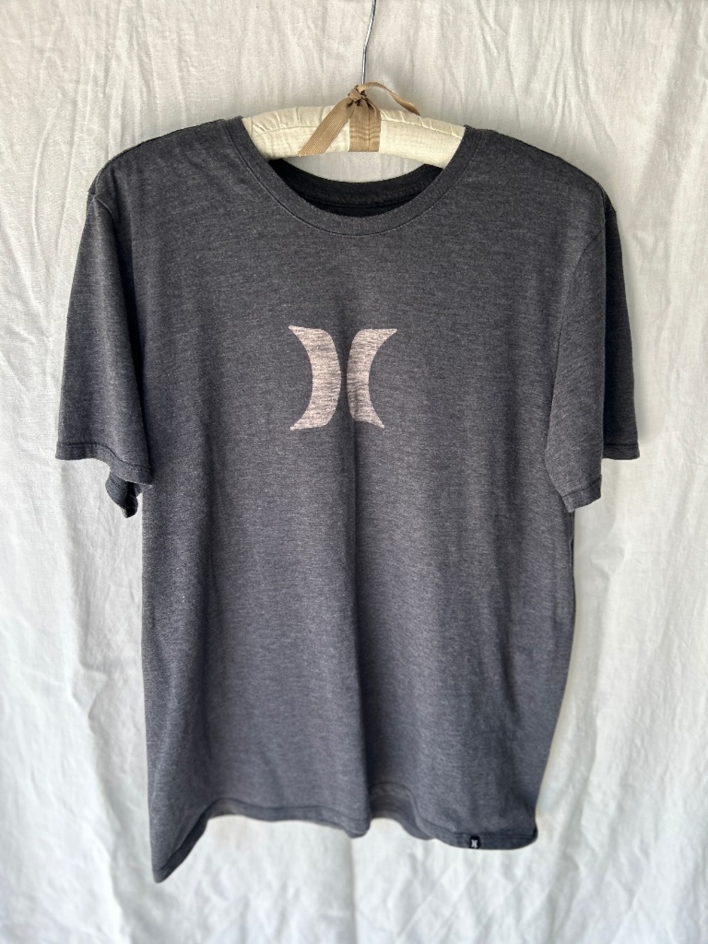 Men's Dark Heather Grey Hurley Logo Short Sleeve T-shirt - Size Large